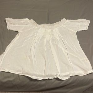 Ladies white top. Size large.